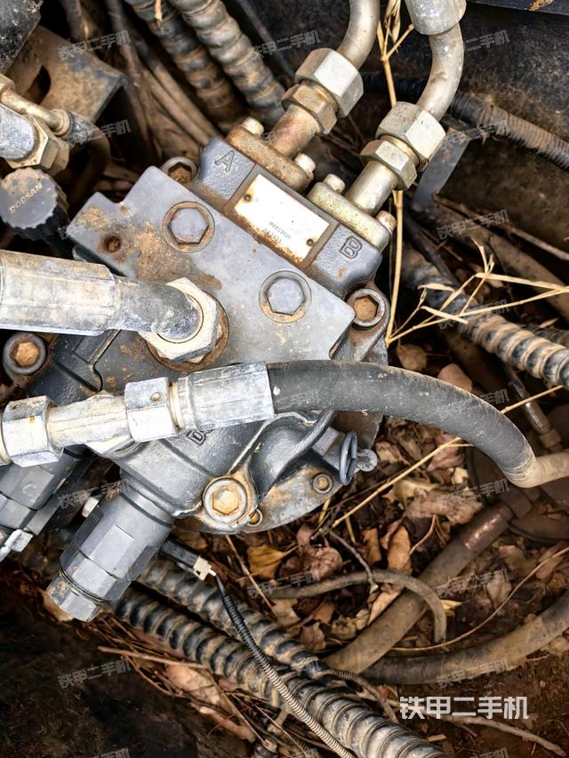 回轉(zhuǎn)馬達（上車部件）