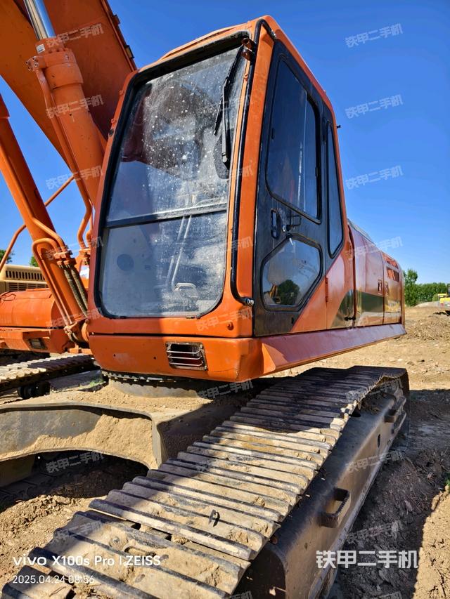 駕駛室整體（整機外觀）