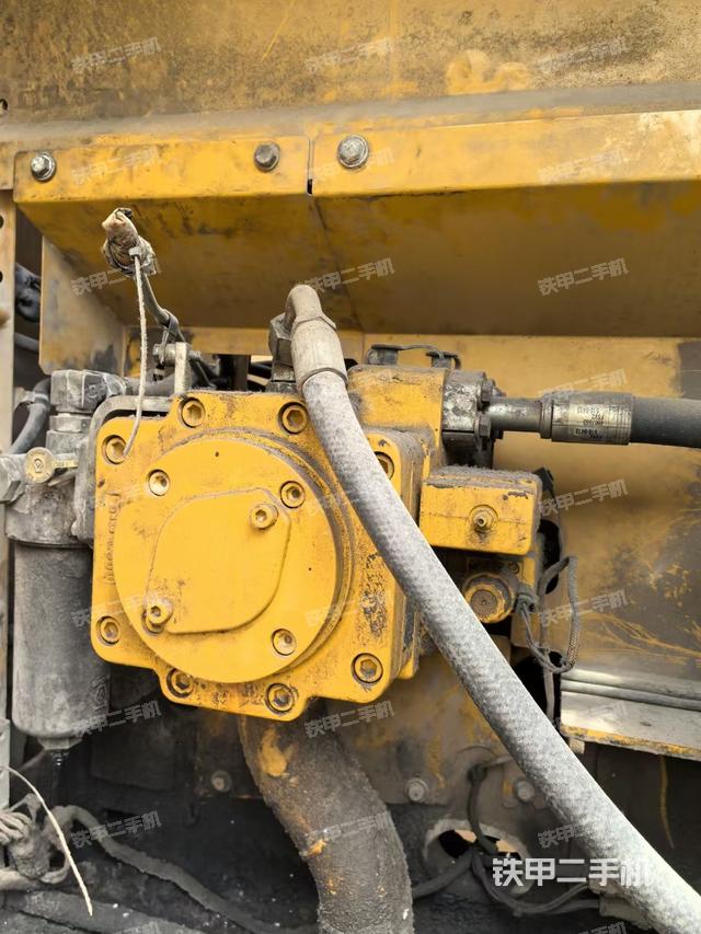 液壓泵艙室正面整體（整機(jī)外觀）