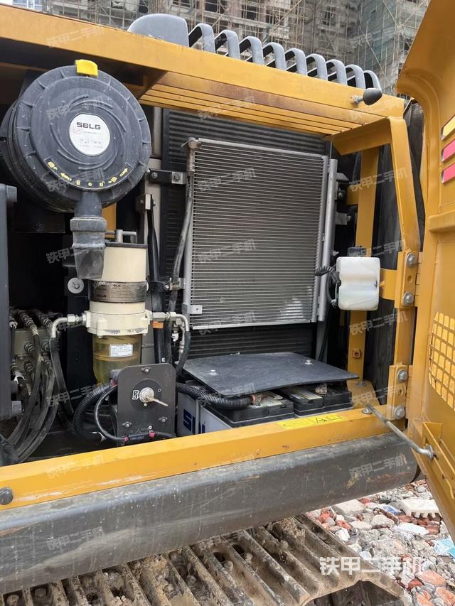 散熱器正面(大件艙室) 散熱器正面(大件艙室)