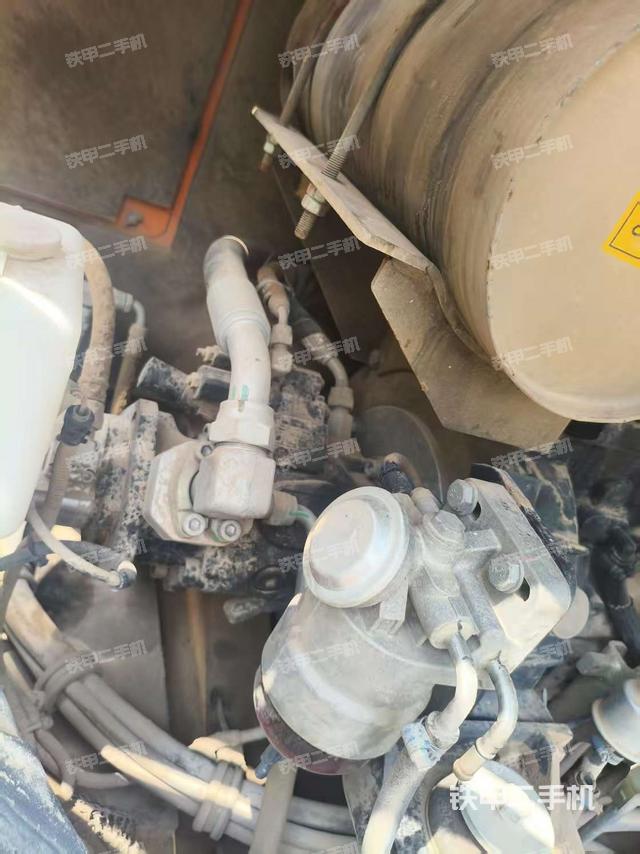 液壓泵艙室正面整體(整機(jī)外觀) 液壓泵艙室正面整體(整機(jī)外觀)