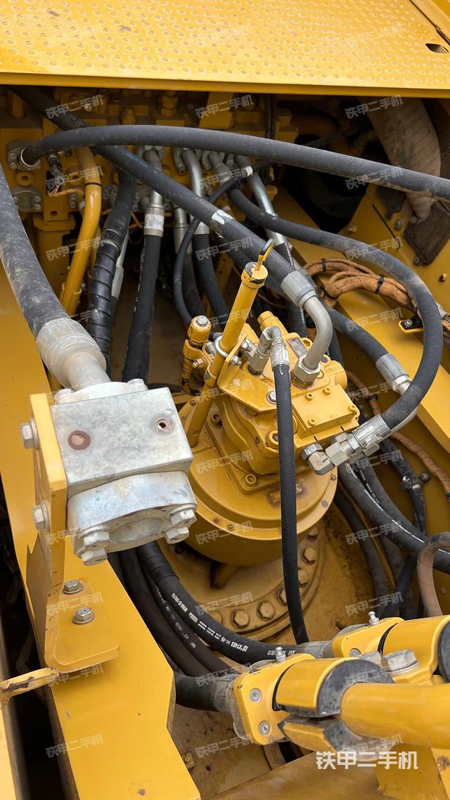 回轉馬達和主控閥（整機外觀）