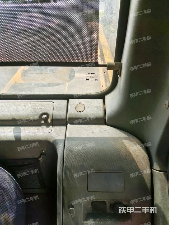 后窗玻璃角標（駕駛室部分）