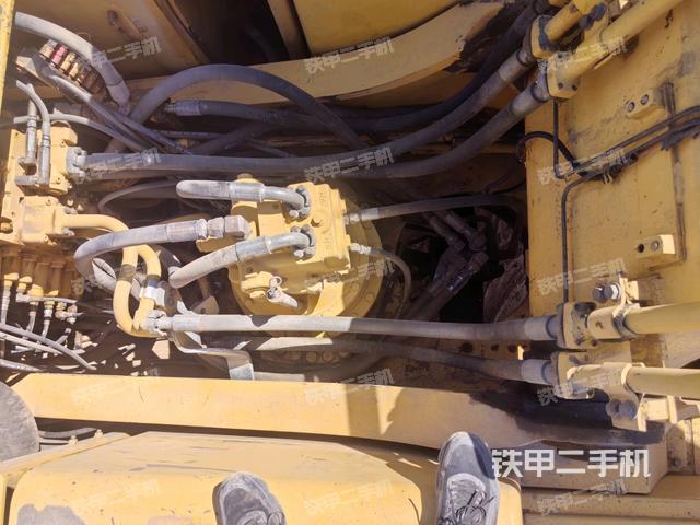 回转马达和主控阀（整机外观）