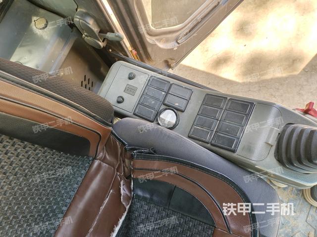 座椅左側控制臺/音響/含左手柄（駕駛室部分）