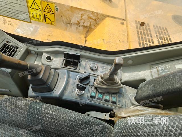 左后方玻璃角標(biāo)(駕駛室部分) 左后方玻璃角標(biāo)(駕駛室部分)