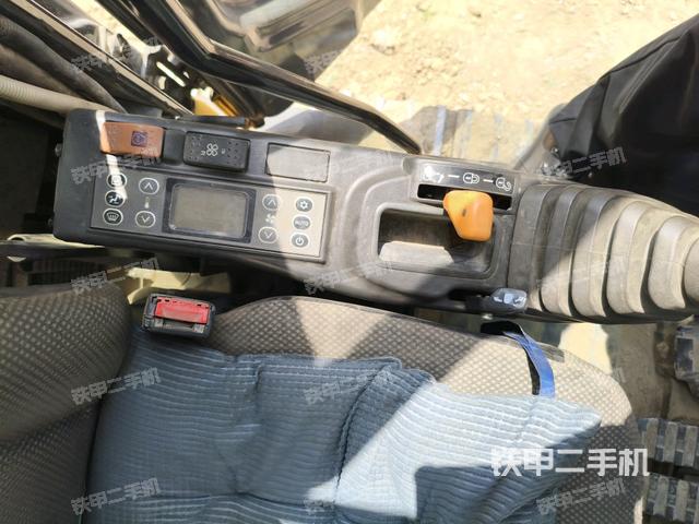 座椅右側控制臺/鑰匙門/油門/含右手柄(駕駛室部分) 座椅右側控制臺/鑰匙門/油門/含右手柄(駕駛室部分)