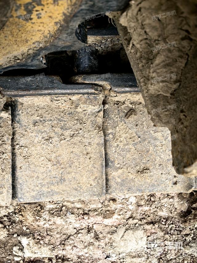 右驅(qū)動輪（行走機構(gòu)）