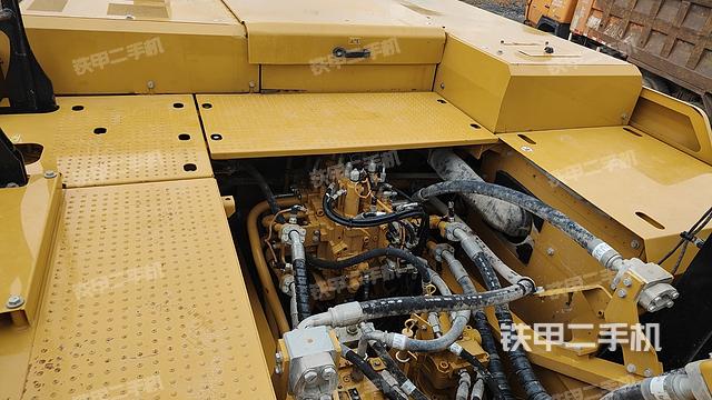 回转马达和主控阀（整机外观）