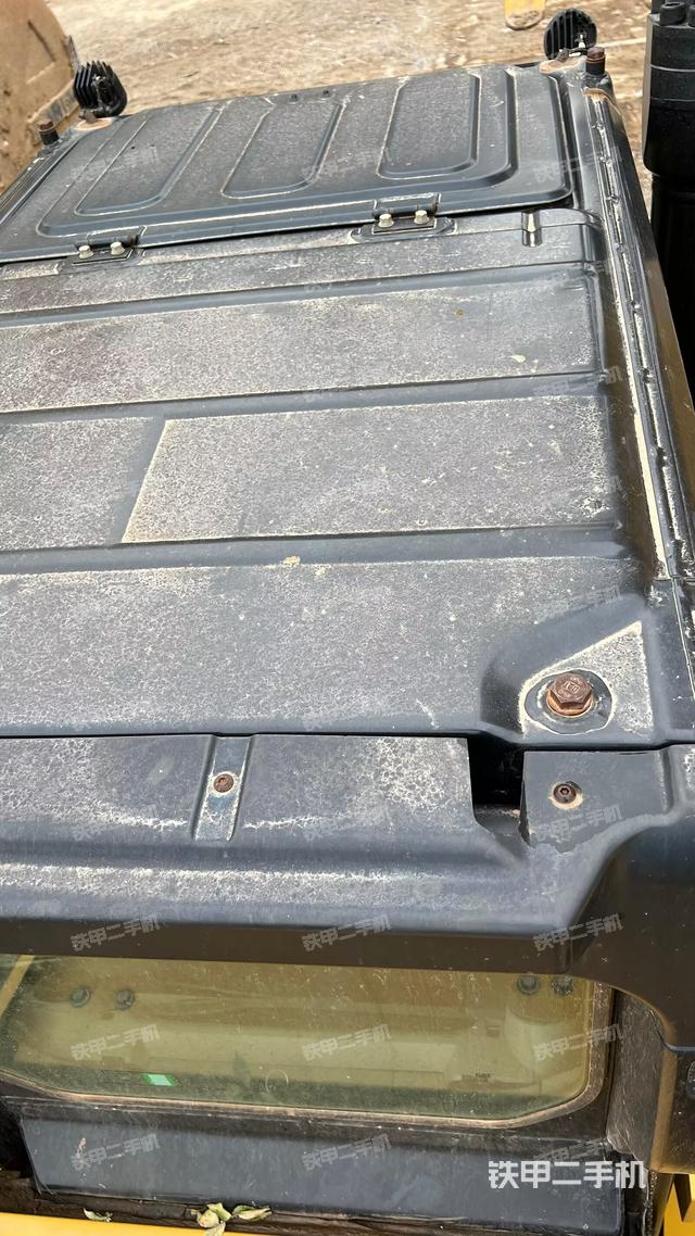 駕駛室頂部（整機外觀）