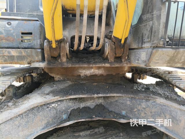 轉盤和下車架正前(工作和回轉裝置) 轉盤和下車架正前(工作和回轉裝置)