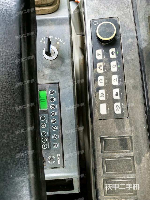 座椅右側(cè)控制臺/鑰匙門/油門/含右手柄（駕駛室部分）