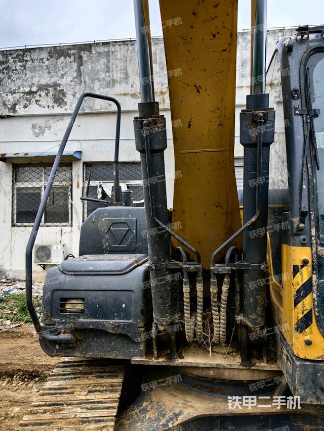 大臂油缸整體?豎拍（工作和回轉(zhuǎn)裝置）