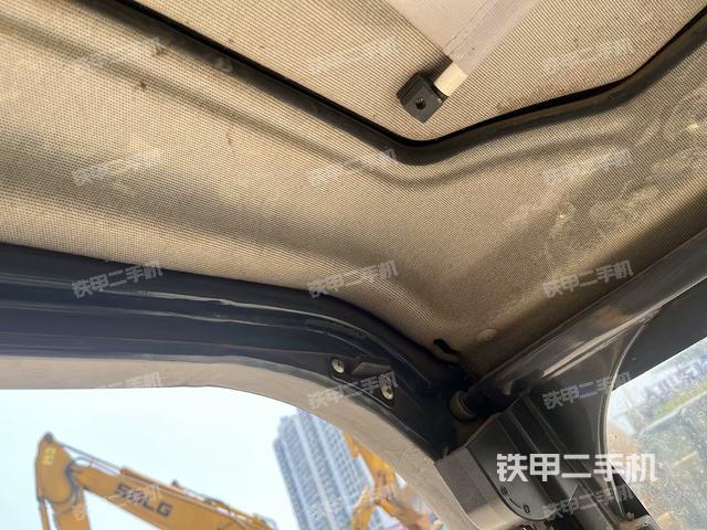 駕駛室左前45度(駕駛室部分) 駕駛室左前45度(駕駛室部分)