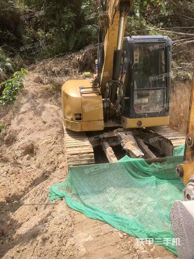 液壓泵艙室正面整體(整機(jī)外觀) 液壓泵艙室正面整體(整機(jī)外觀)