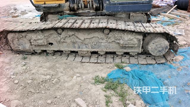 右側(cè)履帶整體(行走機(jī)構(gòu)) 右側(cè)履帶整體(行走機(jī)構(gòu))
