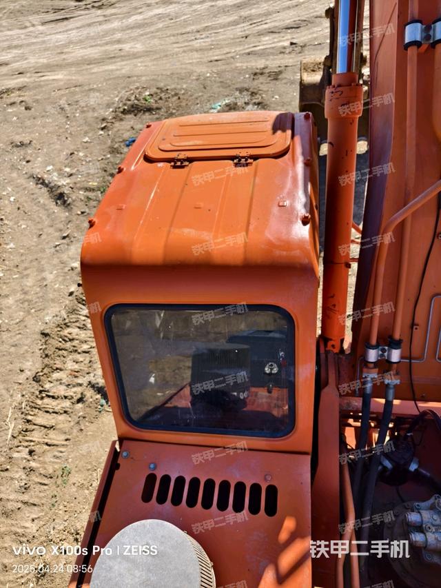 駕駛室頂部（整機外觀）