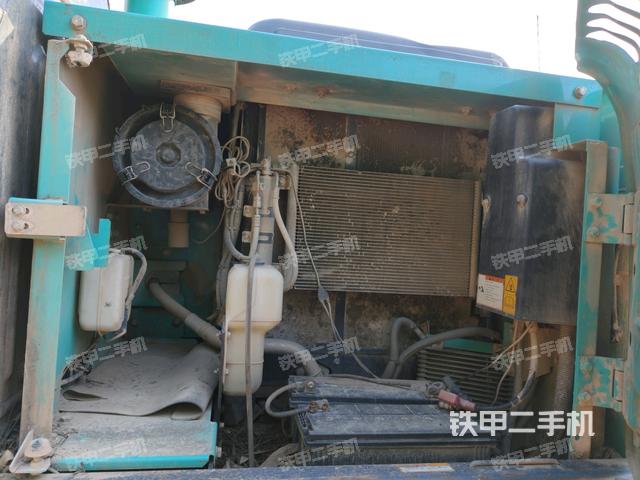 散熱器正面(大件艙室) 散熱器正面(大件艙室)