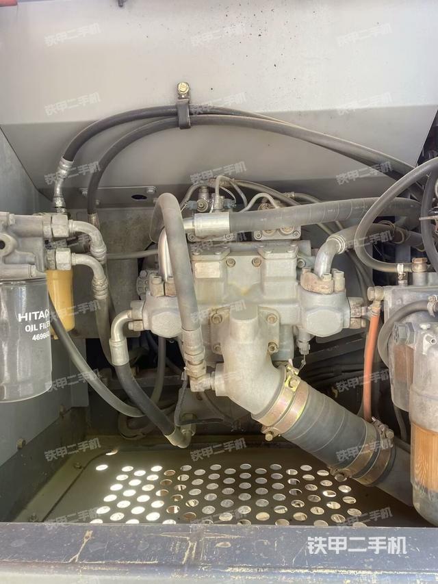 液壓泵艙室正面整體(整機(jī)外觀) 液壓泵艙室正面整體(整機(jī)外觀)