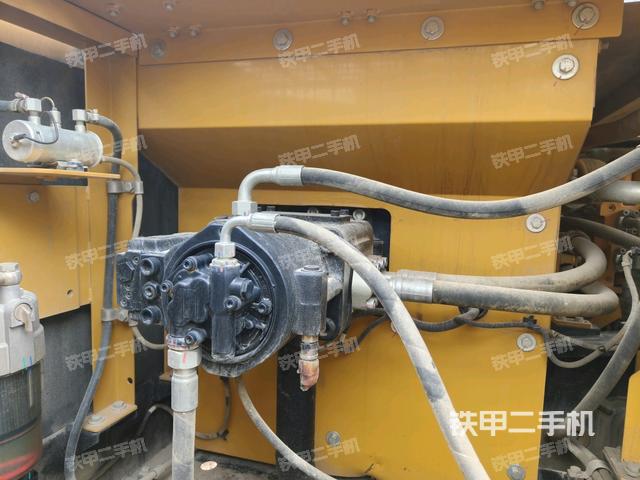 液壓泵艙室正面整體(整機(jī)外觀) 液壓泵艙室正面整體(整機(jī)外觀)