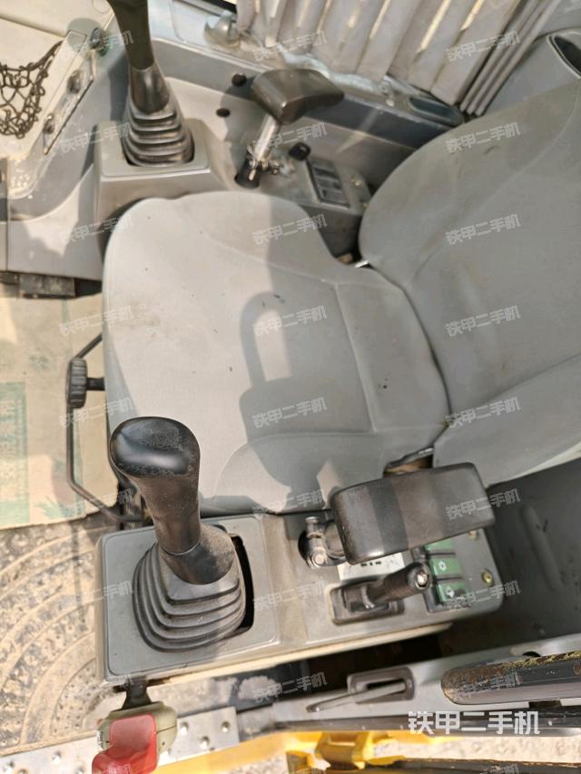 座椅左側(cè)控制臺/音響/含左手柄（駕駛室部分）