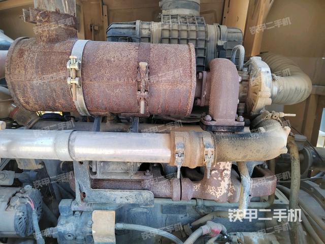 龙工LG833NG装载机的设备实拍-第3张实拍照片