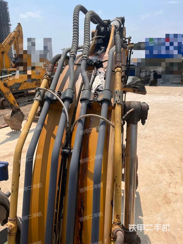 大臂背部俯視(工作和回轉(zhuǎn)裝置) 大臂背部俯視(工作和回轉(zhuǎn)裝置)