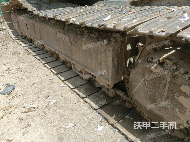 單側(cè)履帶整體(整機(jī)外觀) 單側(cè)履帶整體(整機(jī)外觀)