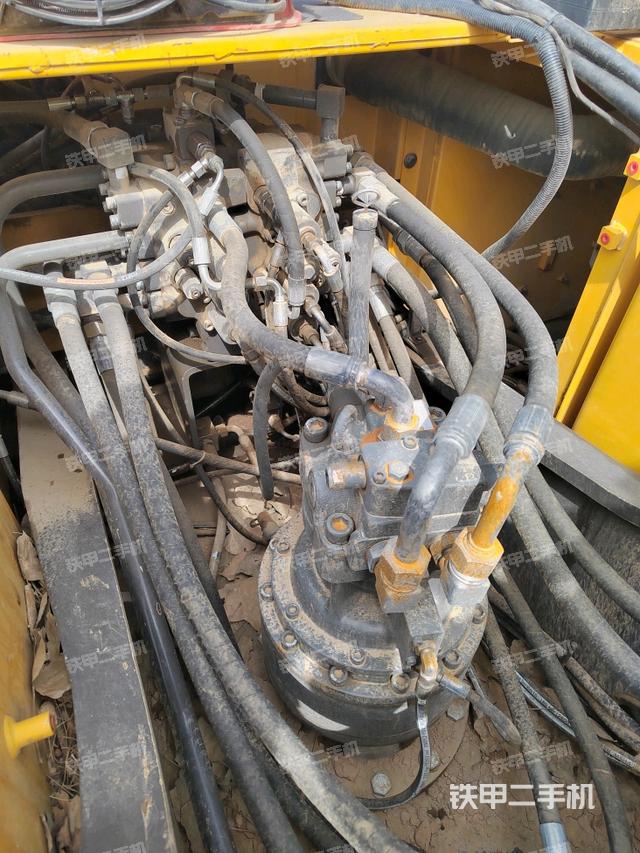 回轉(zhuǎn)馬達(dá)和主控閥（整機(jī)外觀）