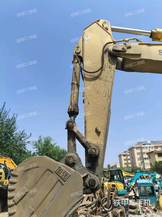 小臂整體左后(工作和回轉裝置) 小臂整體左后(工作和回轉裝置)