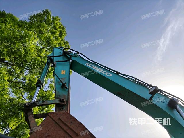 大臂油缸整體?豎拍(工作和回轉(zhuǎn)裝置) 大臂油缸整體?豎拍(工作和回轉(zhuǎn)裝置)