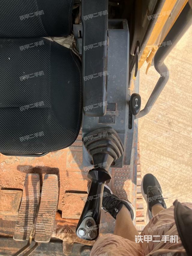 后窗玻璃角標(biāo)(駕駛室部分) 后窗玻璃角標(biāo)(駕駛室部分)