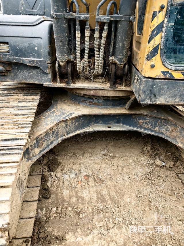 轉(zhuǎn)盤和下車架正前（工作和回轉(zhuǎn)裝置）