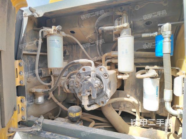 液壓泵艙室正面整體（整機(jī)外觀）