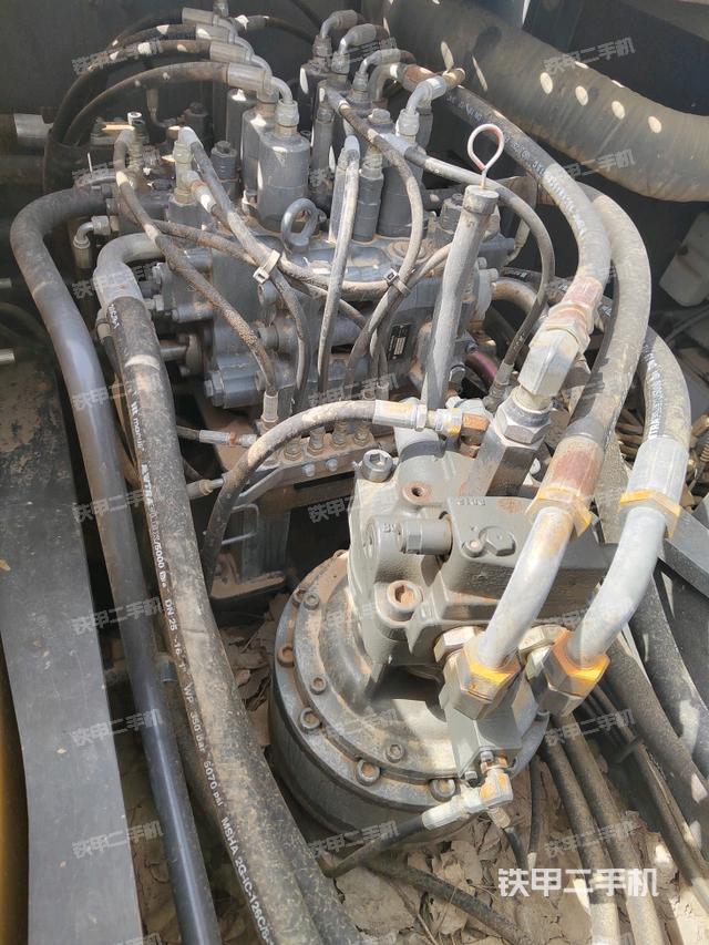 回轉(zhuǎn)馬達(dá)和主控閥（整機(jī)外觀）