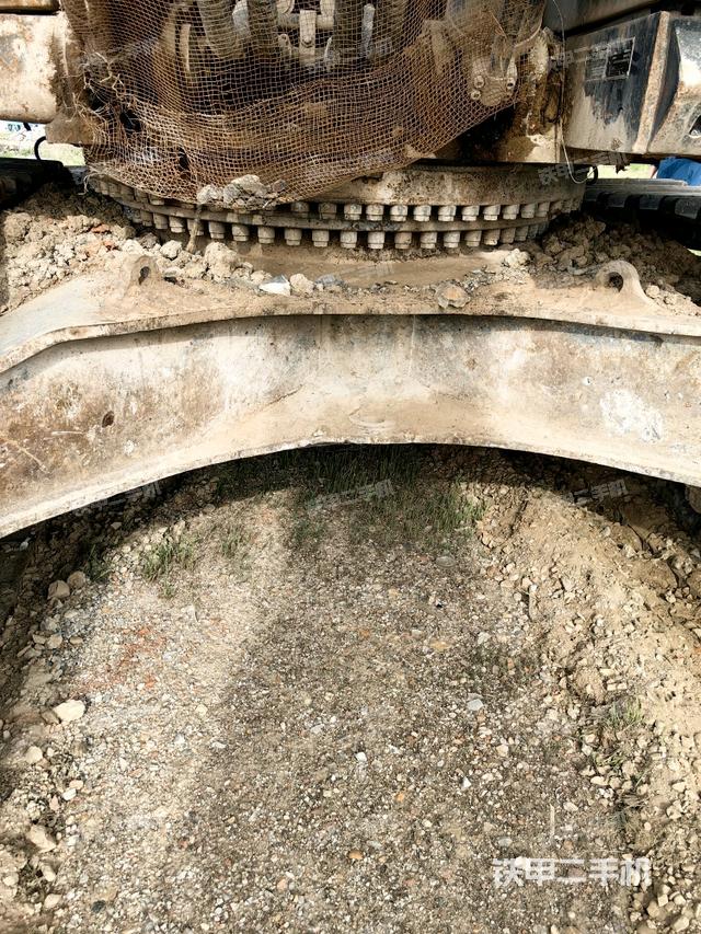 轉(zhuǎn)盤(pán)和下車(chē)架正前（工作和回轉(zhuǎn)裝置）