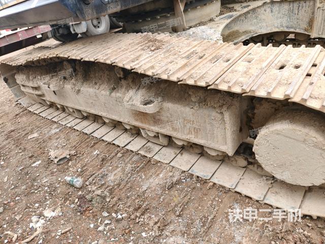 單側(cè)履帶整體(整機(jī)外觀) 單側(cè)履帶整體(整機(jī)外觀)