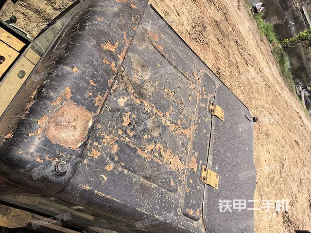 駕駛室頂部（整機外觀）