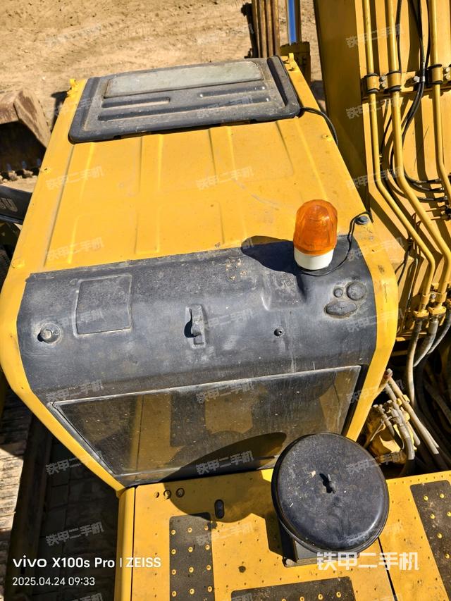 駕駛室頂部(整機外觀) 駕駛室頂部(整機外觀)