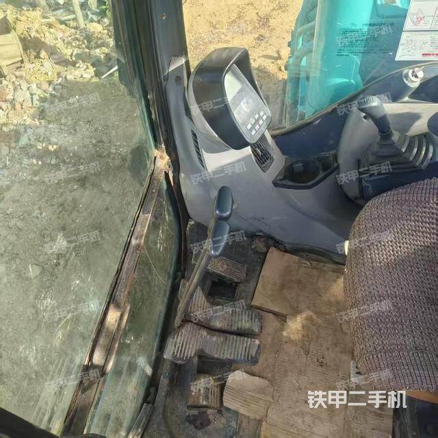 駕駛室整體（整機(jī)外觀）