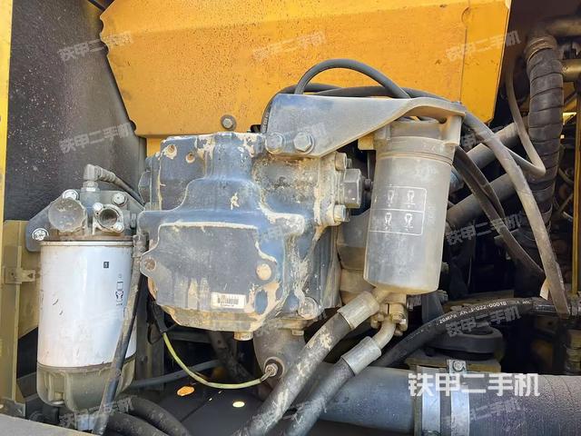 液壓泵艙室正面整體(整機外觀) 液壓泵艙室正面整體(整機外觀)