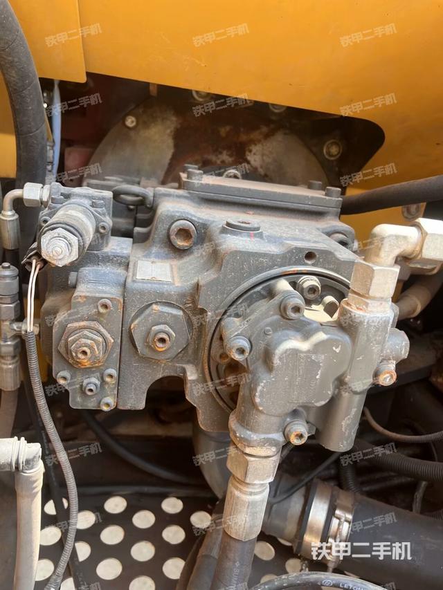 液壓泵斜45?左(大件艙室) 液壓泵斜45?左(大件艙室)