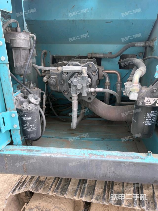 液壓泵艙室正面整體(整機(jī)外觀) 液壓泵艙室正面整體(整機(jī)外觀)