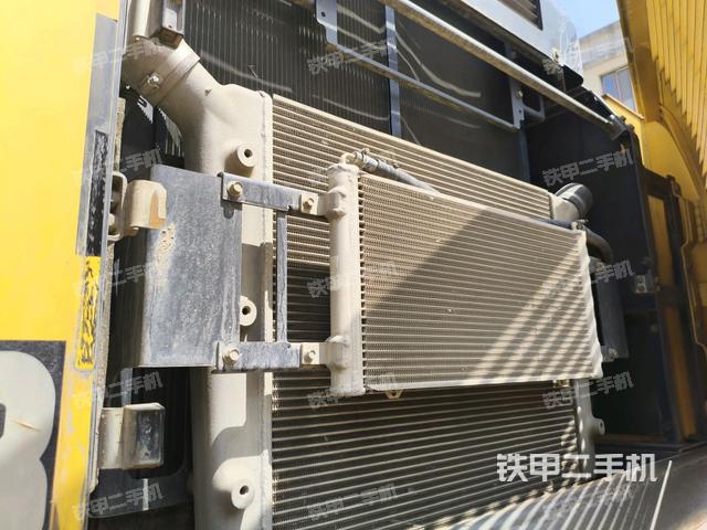 散熱器正面(大件艙室) 散熱器正面(大件艙室)