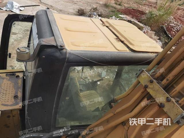 駕駛室頂部(整機外觀) 駕駛室頂部(整機外觀)