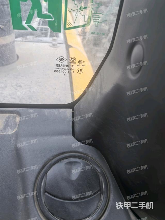 后窗玻璃角標（駕駛室部分）