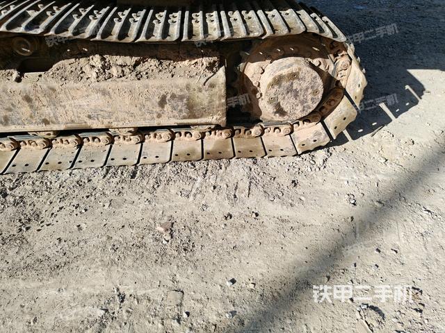 左驅(qū)動輪（行走機(jī)構(gòu)）