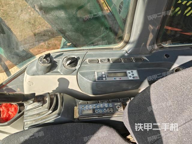 座椅右側(cè)控制臺/鑰匙門/油門/含右手柄（駕駛室部分）