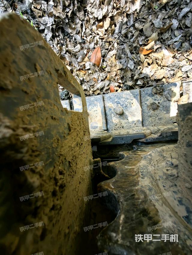 左驅(qū)動(dòng)輪（行走機(jī)構(gòu)）