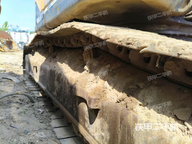 左側(cè)履帶整體?(行走機(jī)構(gòu)) 左側(cè)履帶整體?(行走機(jī)構(gòu))